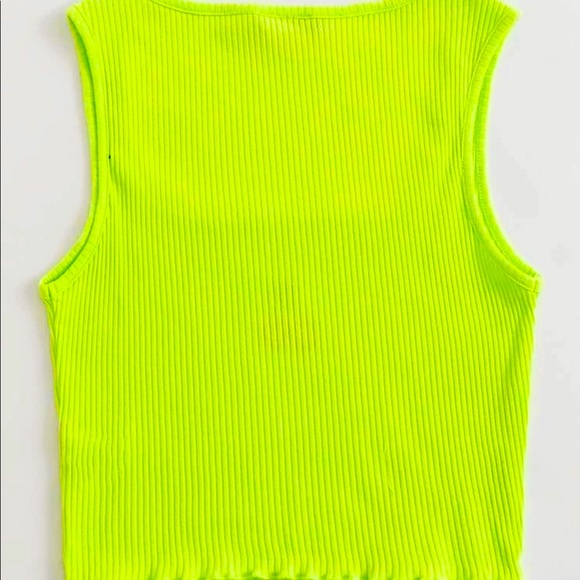 🍒NWT Green Cropped Cherry Embroidered Top 🍒 - Picture 5 of 5